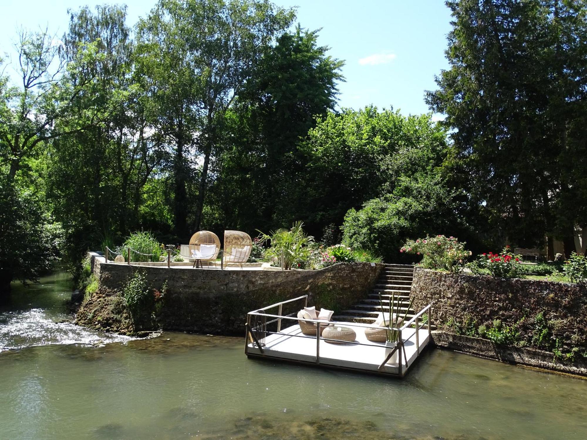 Charme Au Fil De L'Eau Hotel Vendieres Exterior foto